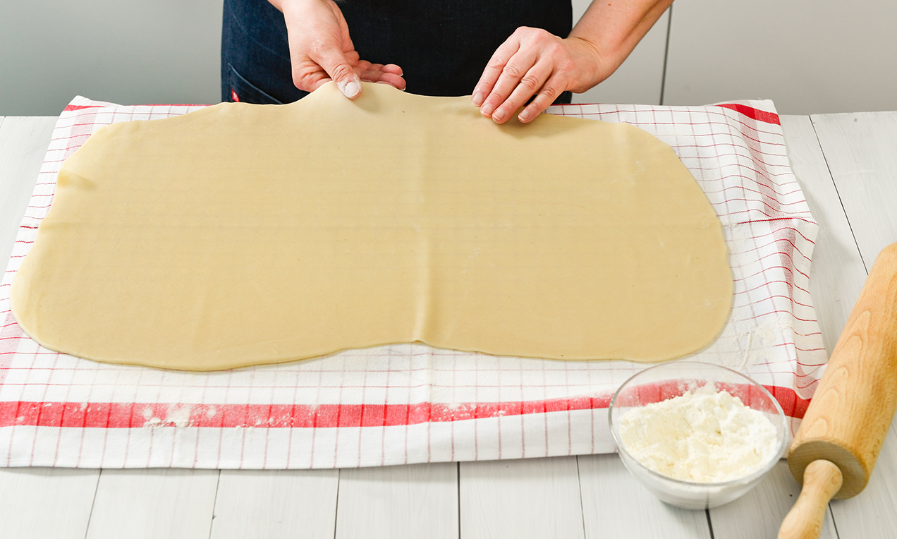 Strudelteig Ränder ausziehen 4925 Ausschnitt