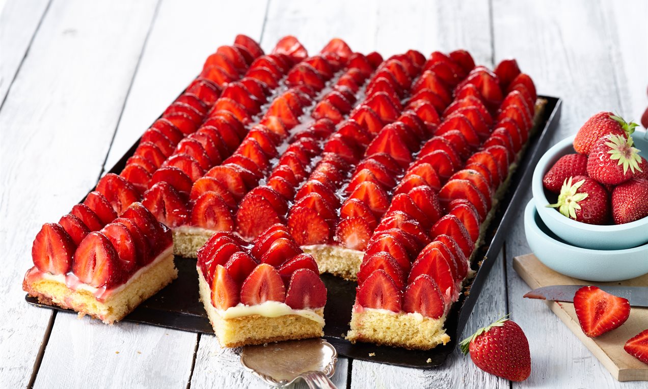 Picture - Erdbeerkuchen vom Blech QF Dr. Oetker