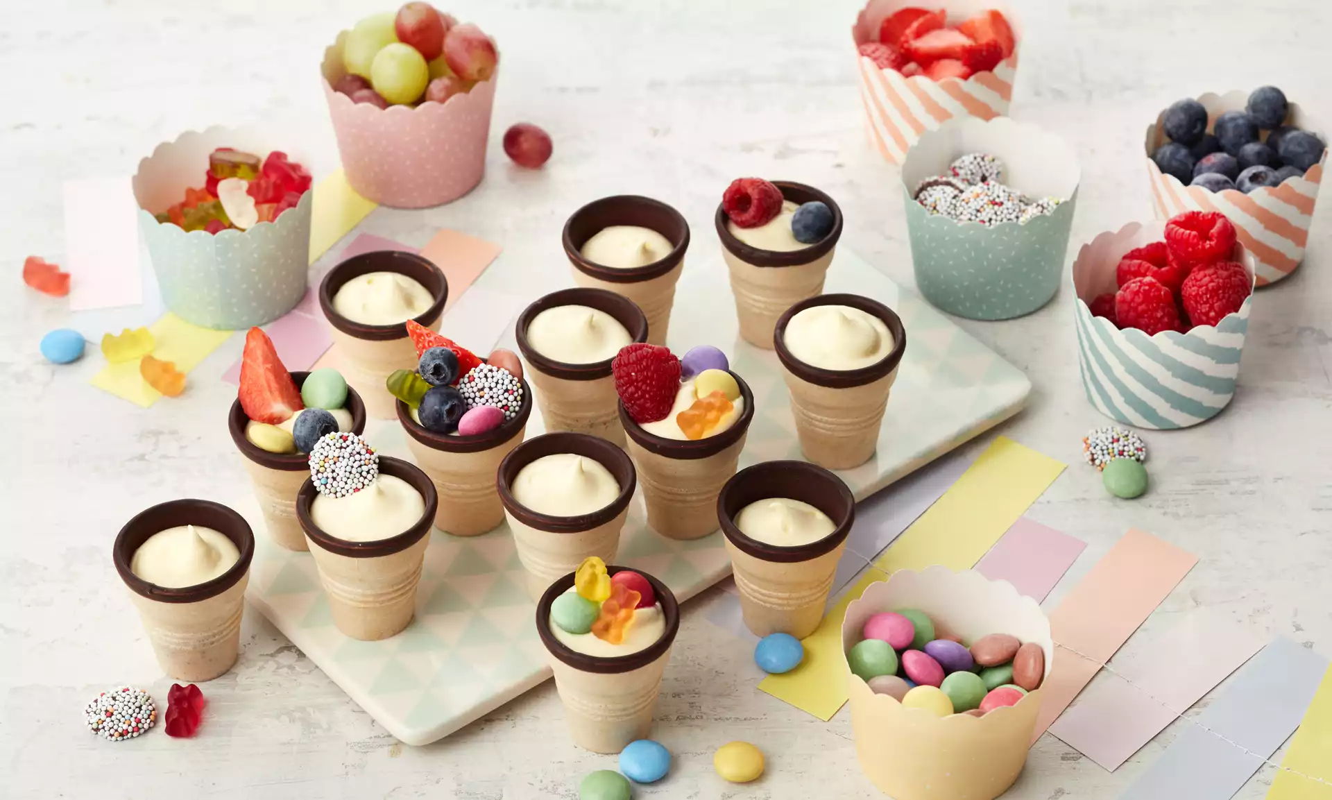 Dessert im Waffelbecher