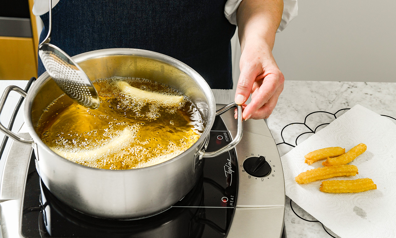 Picture - Churros Frittier-Vorgang 5828 Ausschnitt