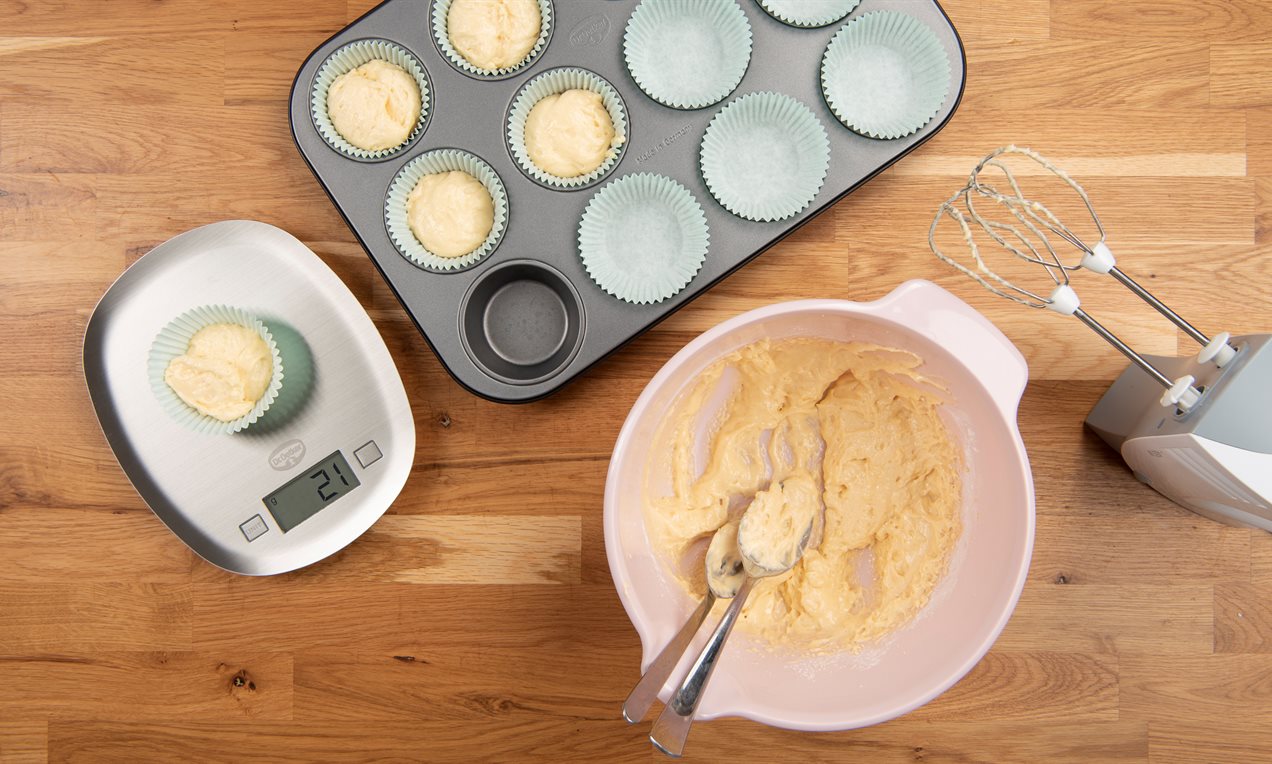 CakeuDessert Germany Editorialphoto Muffins-gleichmäßig 04