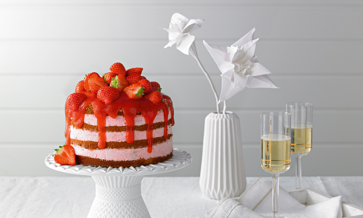 Picture - Kleine Erdbeer-Käse-Sahne-Torte Jubilaeumstorte ausschnitt.jpg