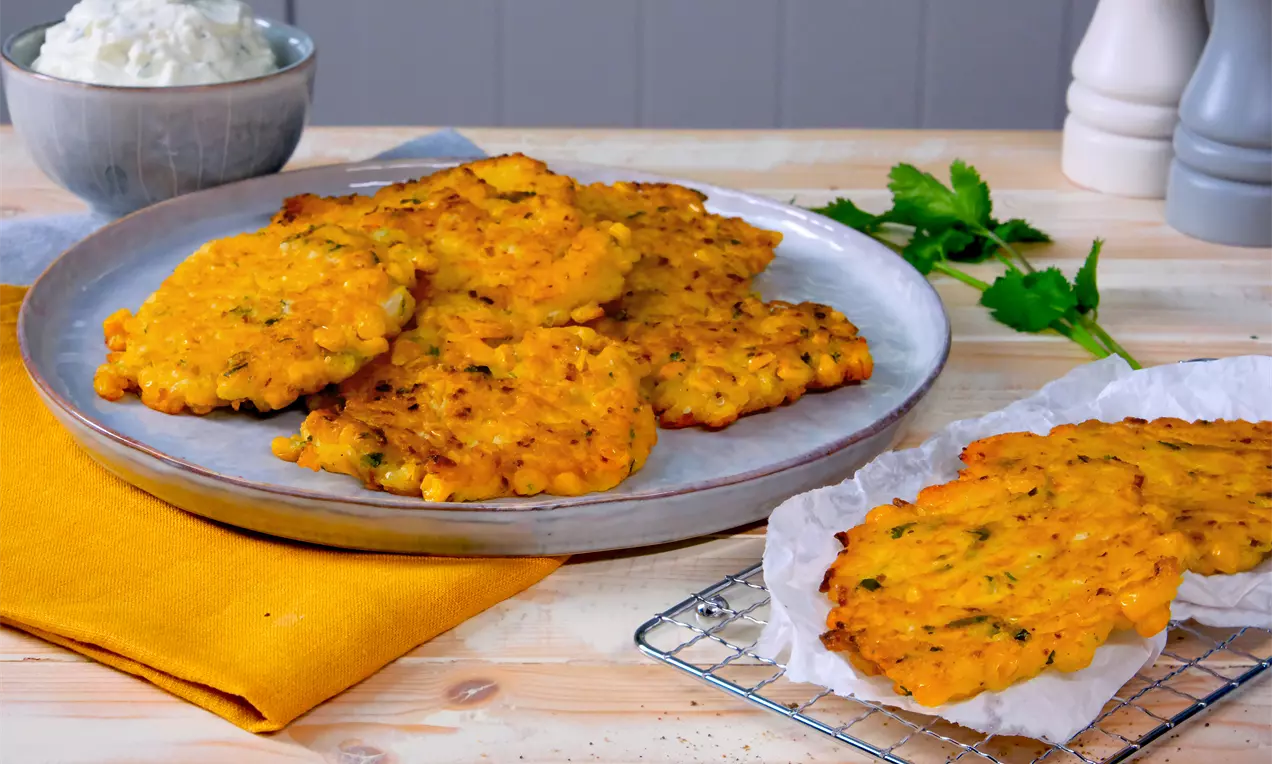Herzhaft knusprige Puffer mit süßem Mais-perkfekt als Snack, Beilage oder vegetarisches Hauptgericht.