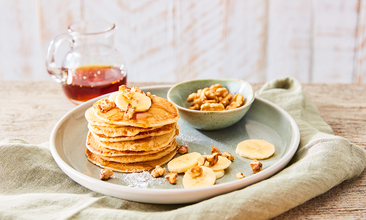 xxxxVegane Pfannkuchen mit Banane ohne Gabel quer Internet Ausschnitt