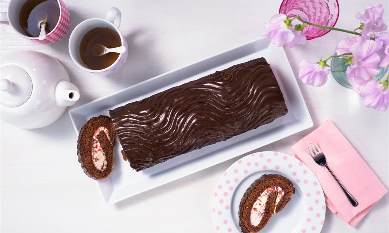 Picture - Erdbeerrolle mit Yogurette_2_Dr. Oetker_Feindaten_quer.jpg