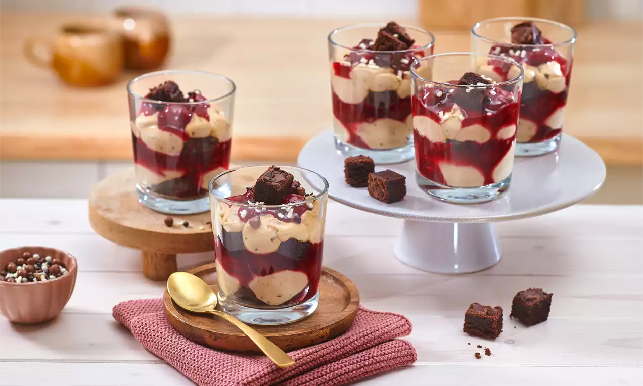 BrownieKaramellDessert im Glas Rezept Dr. Oetker