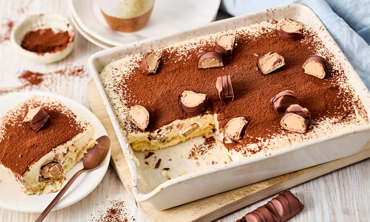 Bueno®-Tiramisu mit Mascarpone, Löffelbiskuits und Kinder Bueno® – einfaches Dessert-Rezept für cremigen Genuss mit knuspriger Überraschung.