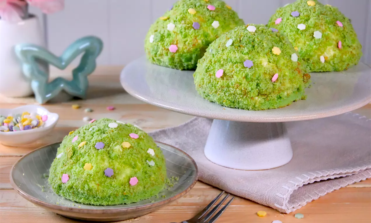 Backe kleine Frühlingstörtchen aus der Backmischung Bunte Blumenwiese. Perfekt für Ostern.