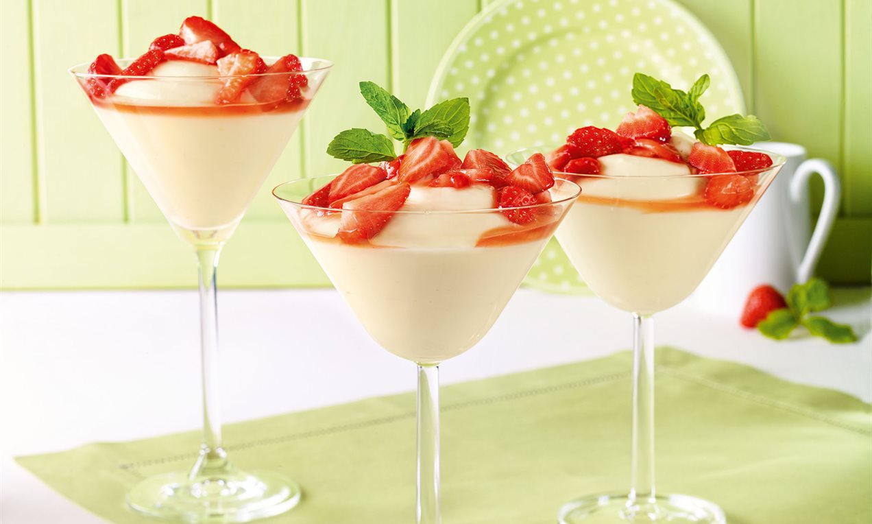 Holunderblüten-Pudding mit Erdbeeren.jpg