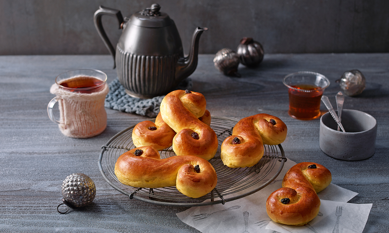 Lussekatter (Schwedisches Safrangebäck) ausschnitt.jpg