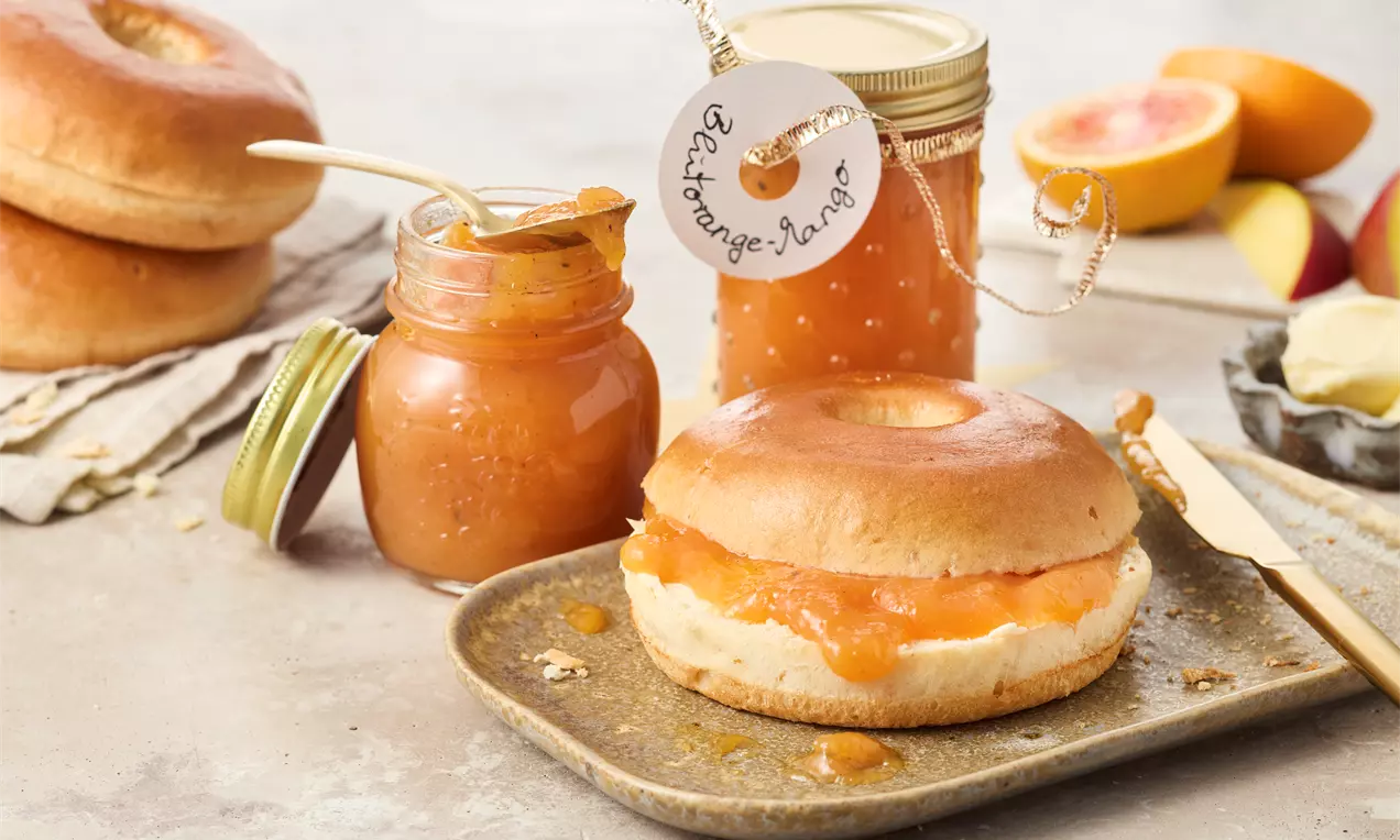 Fruchtige Blutorangen-Mango-Marmelade mit feiner Vanillenote – einfaches Rezept für einen aromatischen Brotaufstrich, perfekt als selbstgemachtes Geschenk aus der Küche.