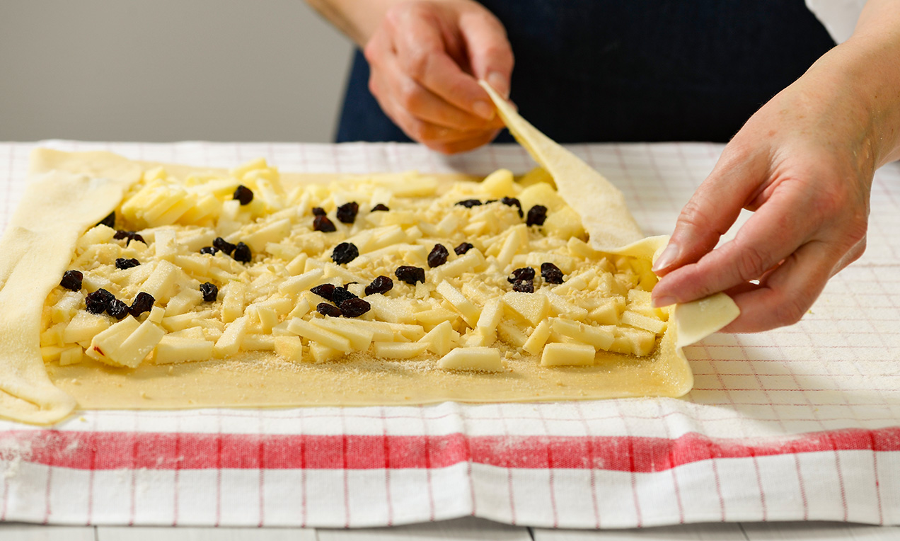 Strudelteig Seitenteile umklappen 5003 Ausschnitt