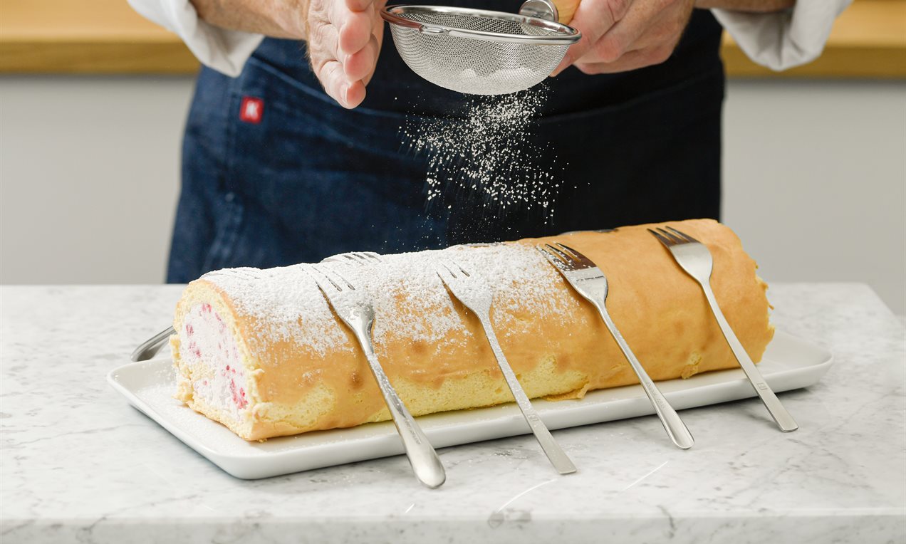 Himbeer-Sahne-Rolle Rezept | Dr. Oetker Himbeer-Sahne-Rolle Rezept | Dr. Oetker